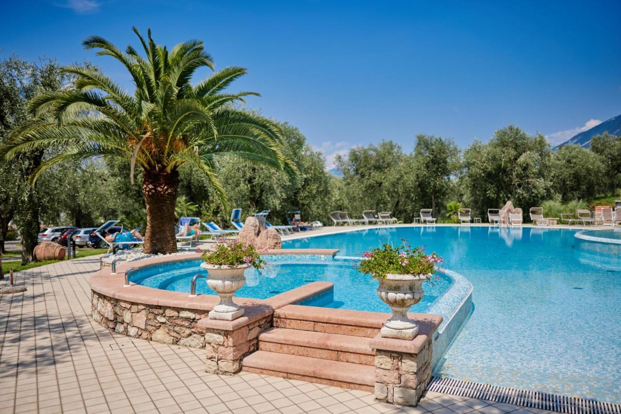 Hotel San Carlo Мальчезине Экстерьер фото