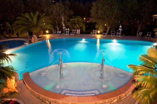 Hotel San Carlo Мальчезине Экстерьер фото